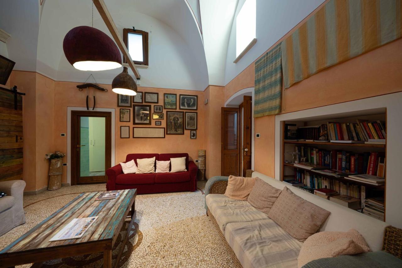 B&B Palazzo La Traja 갈리아노델카포 외부 사진