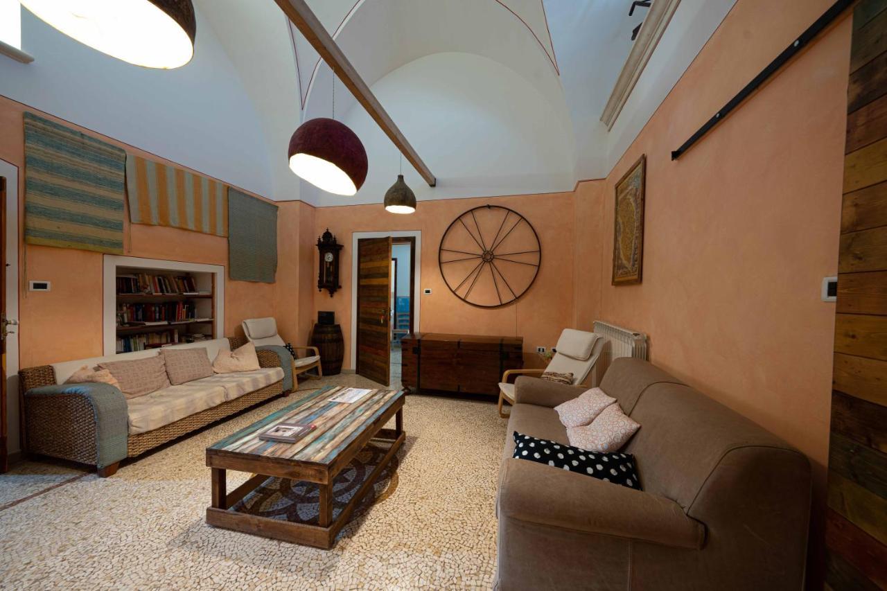 B&B Palazzo La Traja 갈리아노델카포 외부 사진